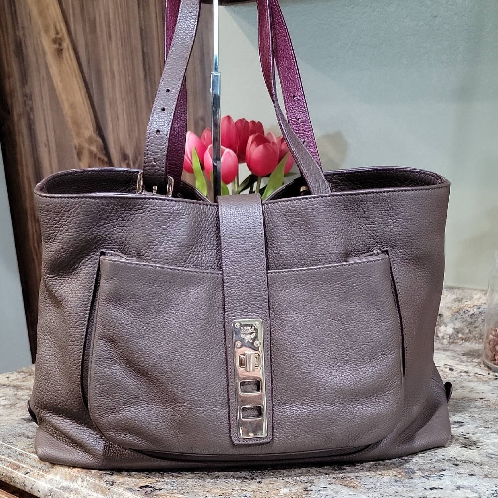 Elegant Gray Leather Tote Bag